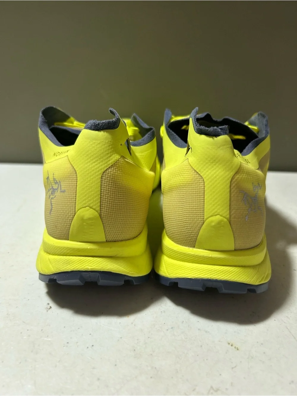 Arc'teryx Norvan womens Neon Yellow Trail Running Shoes size 9.5